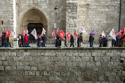 Manifestación en Burgos de CCOO y UGT en defensa de la democracia. ICAL