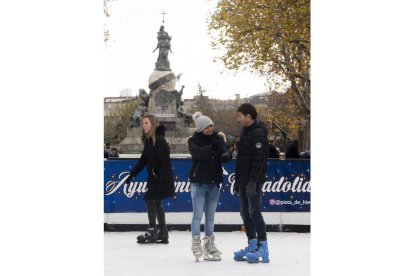 Pista de hielo en Paseo Central de Campo Grande. PHOTOGENIC
