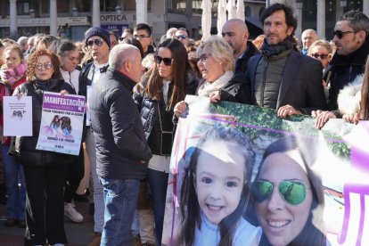Concentración para pedir la pena de prisión permanente para el asesino de Paloma e India en la Plaza Mayor de Valladolid.- J. M. LOSTAU