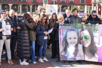Concentración para pedir la pena de prisión permanente para el asesino de Paloma e India en la Plaza Mayor de Valladolid.- J. M. LOSTAU