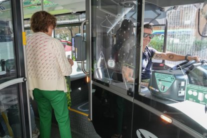 Vuelve el pago en metálico a los autobuses de Auvasa. -J.M. LOSTAU