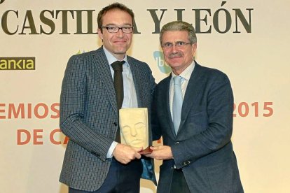 VALLADOLID / IOBA Juan Francisco Arenillas fue el encargado de recoger el premio de manos de Manuel Sánchez, concejal de Seguridad y Movilidad del Ayuntamiento de Valladolid. Para este equipo del IOBA el premio es «la certeza de que estamos en un línea de trabajo que merece la pena».