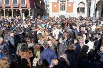 Concentración para pedir la pena de prisión permanente para el asesino de Paloma e India en la Plaza Mayor de Valladolid.- J. M. LOSTAU