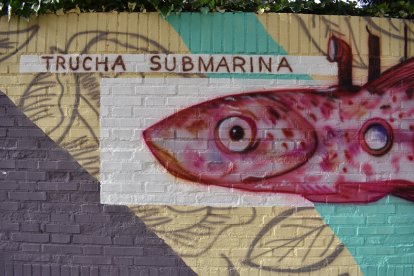 'Trucha submarina', mural del artista Nano Lázaro en el barrio Pajarillos. -TWITTER