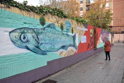 'Bermeja cisterna', mural del artista Nano Lázaro en el barrio Pajarillos. -TWITTER
