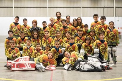 Jugadores y jugadoras de los Dragones de Tudela.