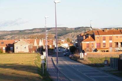 Entrada en 2014 al barrio de La Overuela.- FOTO CEDIDA POR A. LOBATO