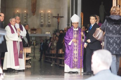 El arzobispo de Valladolid, Luis Argüello, ofició el funeral por las dos mujeres víctimas de violencia de género. PHOTOGENIC