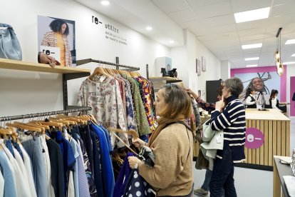 Nueva tienda de la cadena Moda re- de Caritas en Valladolid.- ICAL