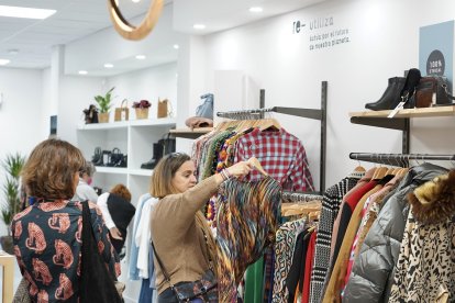 Nueva tienda de la cadena Moda re- de Caritas en Valladolid.- ICAL