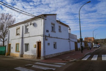 Calle Arrabal con calle San Basilio en La Overuela.- J.M. LOSTAU