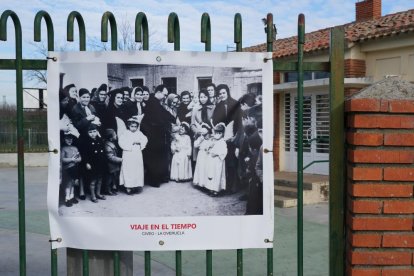 Centro de iniciativas ciudadanas La Overuela, antiguo grupo escolar Fray Luis de Granada en La Overuela.- J.M. LOSTAU