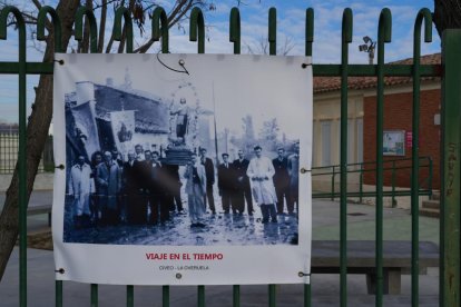 Centro de iniciativas ciudadanas La Overuela, antiguo grupo escolar Fray Luis de Granada en La Overuela.- J.M. LOSTAU