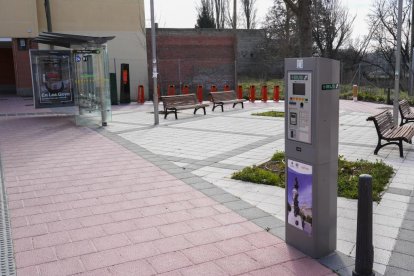 Postes para el servicio de bicis Biki en la Plaza de Alfonso X en La Overuela.- J.M. LOSTAU