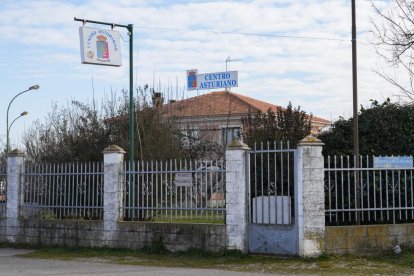 Centro asturiano en el camino de Zamadueñas en La Overuela.- J.M. LOSTAU