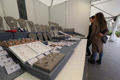 No faltan las joyas en esta nueva cita con la artesanía. | PABLO REQUEJO