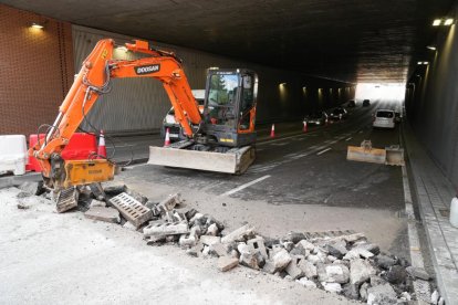 Corte al tráfico por obras en el túnel de la avenida Salamanca en dirección Arroyo. -JUAN MIGUEL LOSTAU