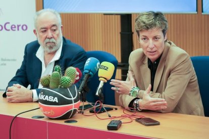 Elisa Aguilar junto a Óscar Castañeda. / J. M. LOSTAU