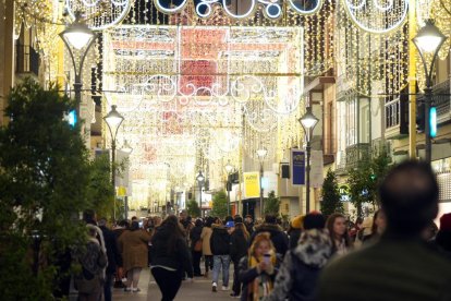 Iluminación Navideña en la calle Santiago de Valladolid. -PHOTOGENIC