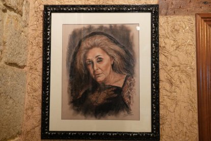Fotografía de Concha Velasco en el comedor en su nombre en La Criolla. -J.M. LOSTAU