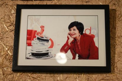 Fotografía de Concha Velasco en el comedor en su nombre en La Criolla. -J.M. LOSTAU
