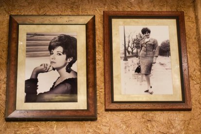 Fotografías de Concha Velasco que adornan el comedor en su nombre en La Criolla. -J.M. LOSTAU