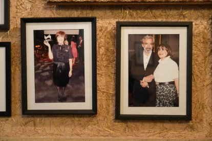 Fotografías de Concha Velasco que adornan el comedor en su nombre en La Criolla. -J.M. LOSTAU