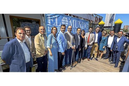 El presidente de la Diputación de Valladolid, Conrado Íscar, junto a su equipo de Gobierno.