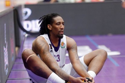 Kavion Pippen estira en el parquet del Pisuerga. / Balcaza.