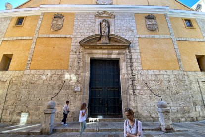 Iglesia de San Miguel y San Julián en la calle San Ignacio .-J.M. LOSTAU