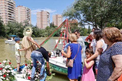 Procesión fluvial de la Virgen del Carmen por el río Pisuerga en Valladolid .-PHOTOGENIC