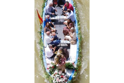 Procesión fluvial de la Virgen del Carmen por el río Pisuerga en Valladolid .-PHOTOGENIC