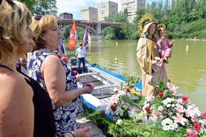 Procesión fluvial de la Virgen del Carmen por el río Pisuerga en Valladolid .-PHOTOGENIC