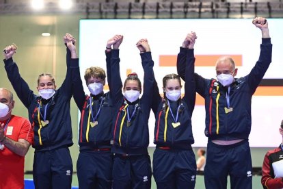 España en lo más alto del podio del Campeonato de Europa de Trampolín senior femenino. / EM