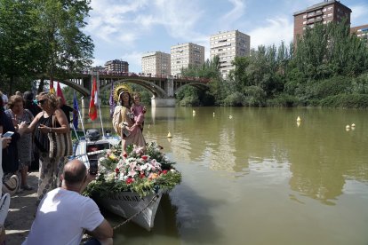 Procesión fluvial de la Virgen del Carmen por el río Pisuerga en Valladolid .-ICAL