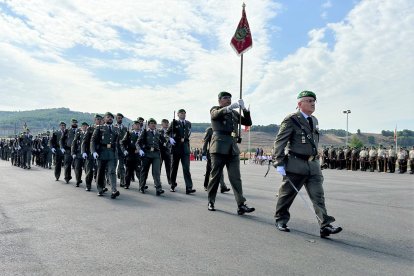Dislocación de la formación en la base militar El Empecinado durante la entrega del Mando del GMANTO II/61 al Teniente
Coronel José Manuel Palomo García. -E.M.