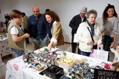Degustación de quesos y cremas en la Feria de Alimentos de Valladolid. -J.M. LOSTAU