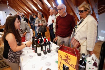 Cata de vinos en la Feria de Alimentos de Valladolid. -J.M. LOSTAU