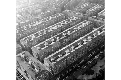 Vista aérea de los bloques de viviendas de la Rondilla en 2003. - ARCHIVO MUNICIPAL DE VALLADOLID