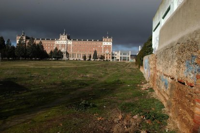Terrenos del Seminario donde se construirá un aparcamiento subterráneo para el barrio de La Rondilla en 2005. - ARCHIVO MUNICIPAL DE VALLADOLID