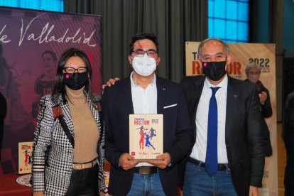 Perrino, Blázquez y Largo en la entrega de premios. / M. G. / APDV