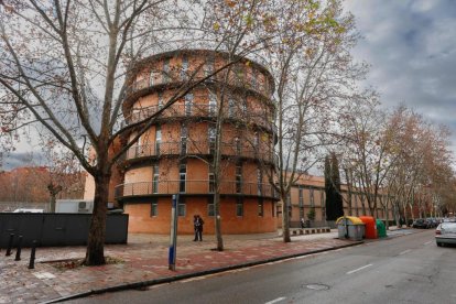 Barrio de La Rondilla, Centro de Salud Rondilla II en la calle Torquemada en la actualidad. - J.M. LOSTAU