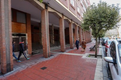 Barrio de La Rondilla, Iglesia de Santa Teresa en la calle Cardenal Torquemada en la actualidad. - J.M. LOSTAU