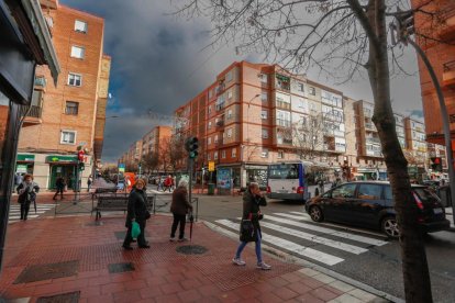 Barrio de La Rondilla, cruce de la calle Cardenal Cisneros con Cardenal Torquemada en la actualidad. - J.M. LOSTAU