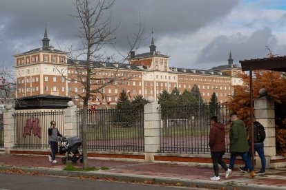 Barrio de La Rondilla, el Seminario desde la calle Tirso de Molina en la actualidad. - J.M. LOSTAU