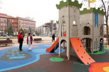 Juegos infantiles en la zona del Campo Grande. - EM