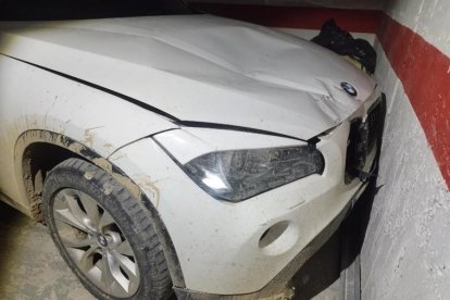 Detalle del golpe en el coche.- GUARDIA CIVIL