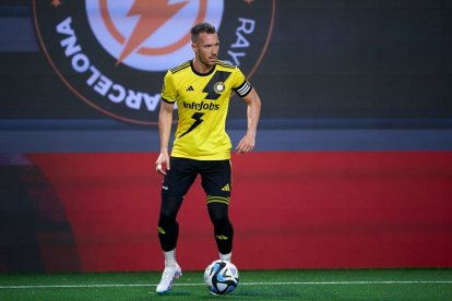 Víctor Mongil con el Rayo de Barcelona. / K. L.