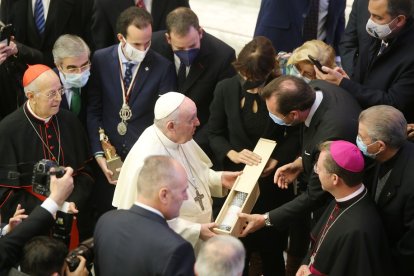 Su Santidad el Papa Francisco celebra una audiencia general en el que recibe al alcalde de Valladolid, Óscar Puente, y al arzobispo de la Diócesis vallisoletana, Ricardo Blázquez. - ICAL