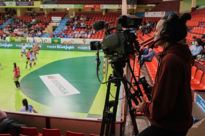 Caja Rural Aula - Balonmano Porriño. / LOSTAU